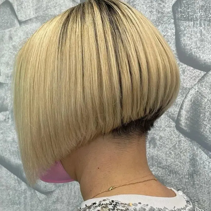 Schräger Bob mit Undercut