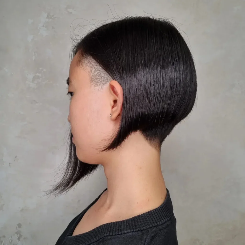 Abgewinkelter Undercut-Bob
