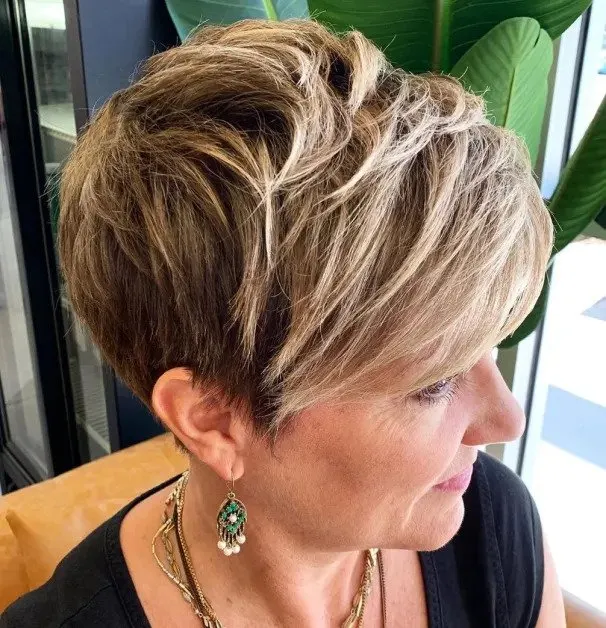  Balayage Pixie Cut für Frauen über 50