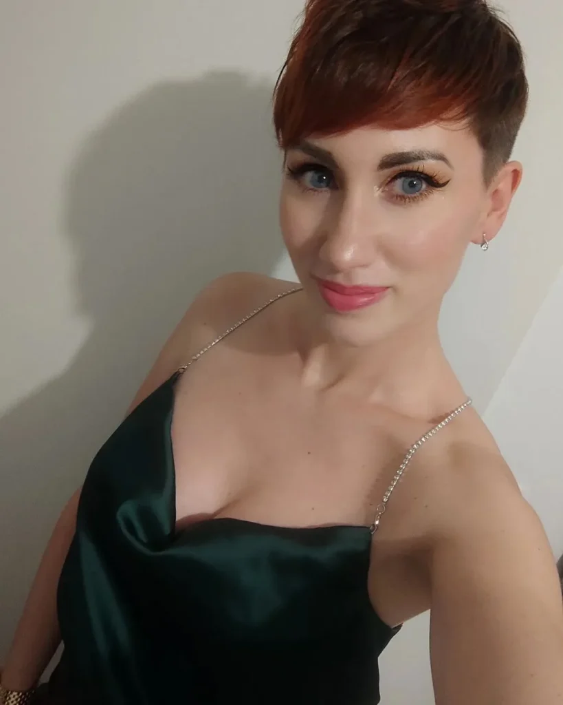 Pixie für ovales Gesicht mit langem Pony und Undercut