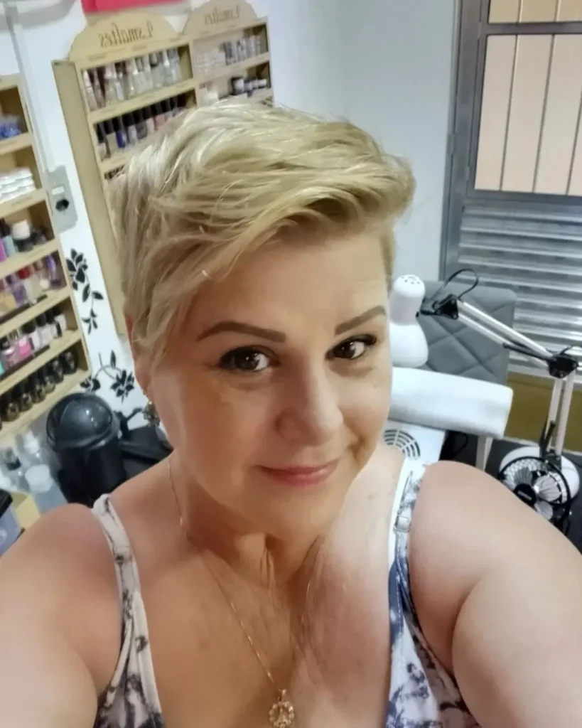 Rundes Gesicht: Pixie-Cut für dichtes Haar