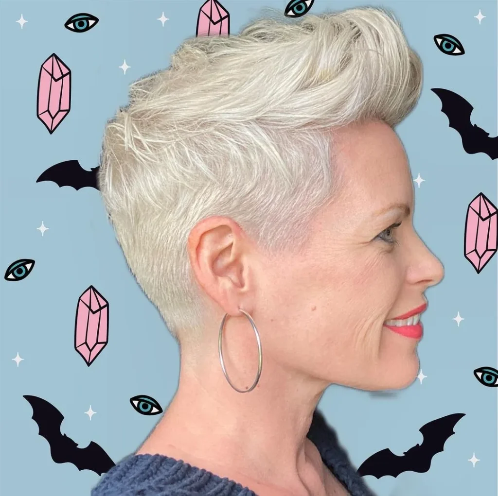 Blonder Quiff-Pixie-Schnitt