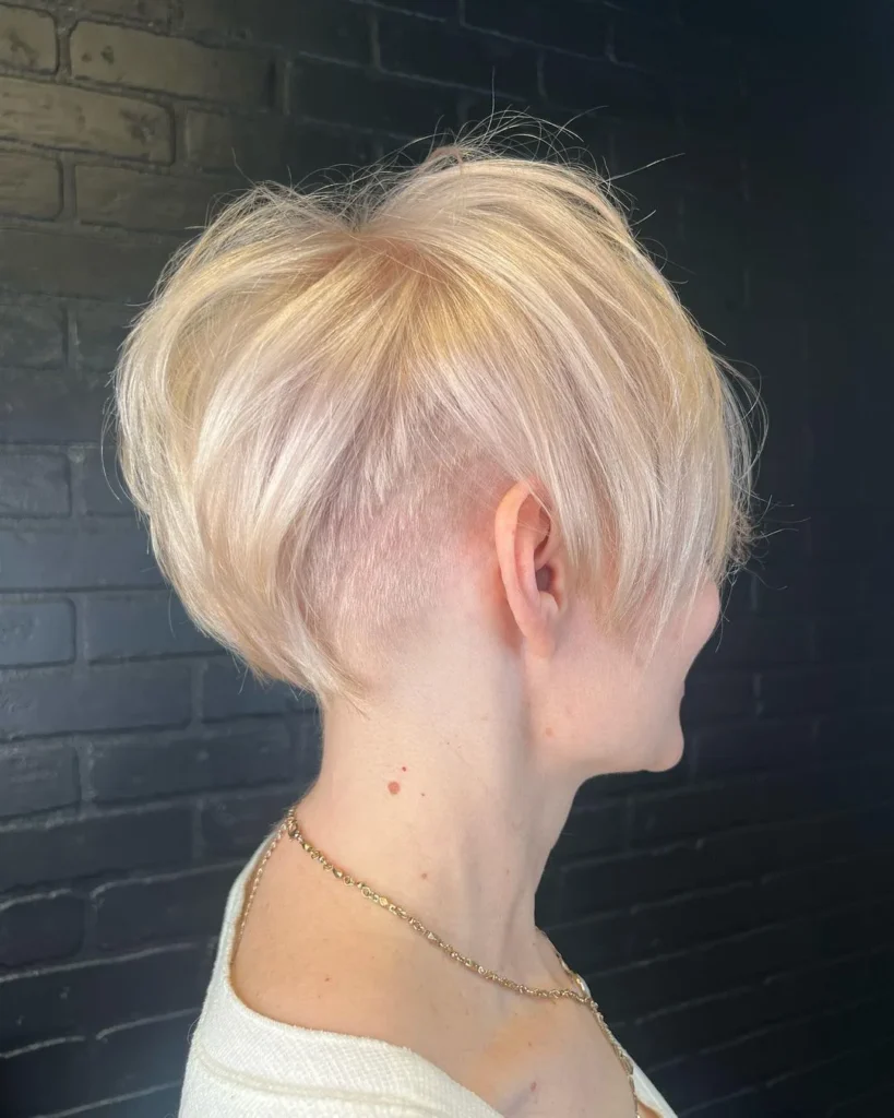 Undercut Bob für feines Haar