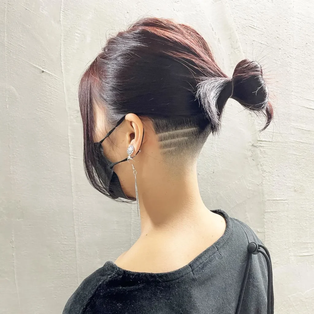 Undercut Bob mit Streifen