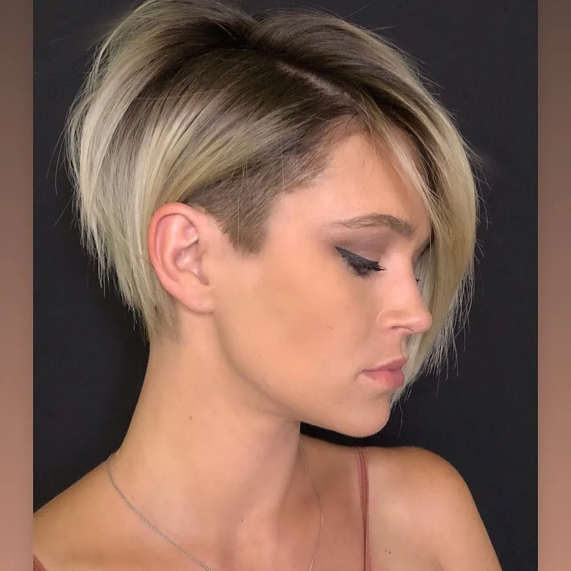 Blonder Undercut-Bob