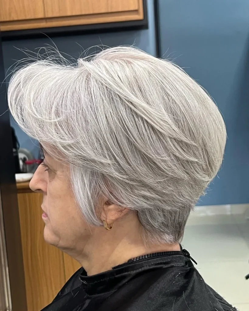 Bob-Pixie-Cut für dichtes Haar