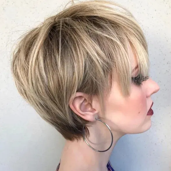 Langer Pixie Schnitt für feines Haar