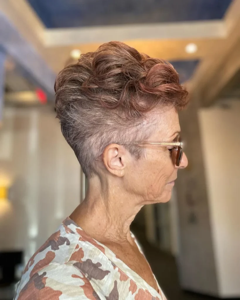 Lockiger Pixie mit Undercut