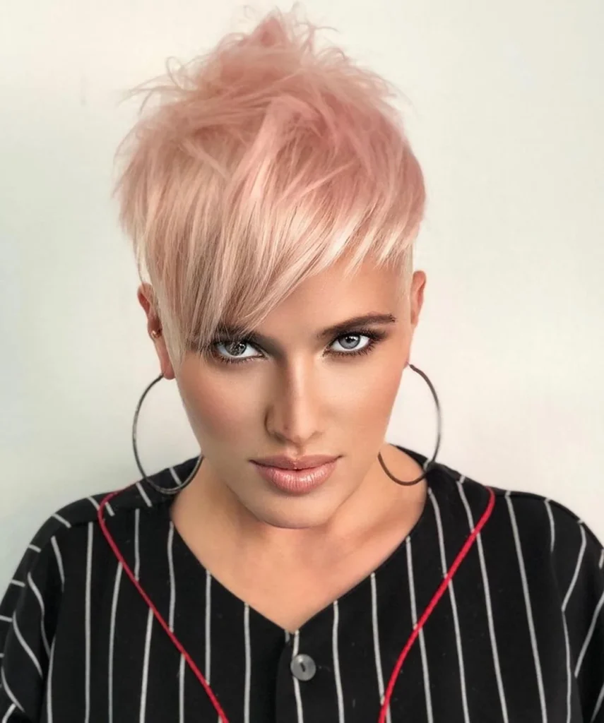 Pastellfarbener Pixie-Cut für dünnes Haar