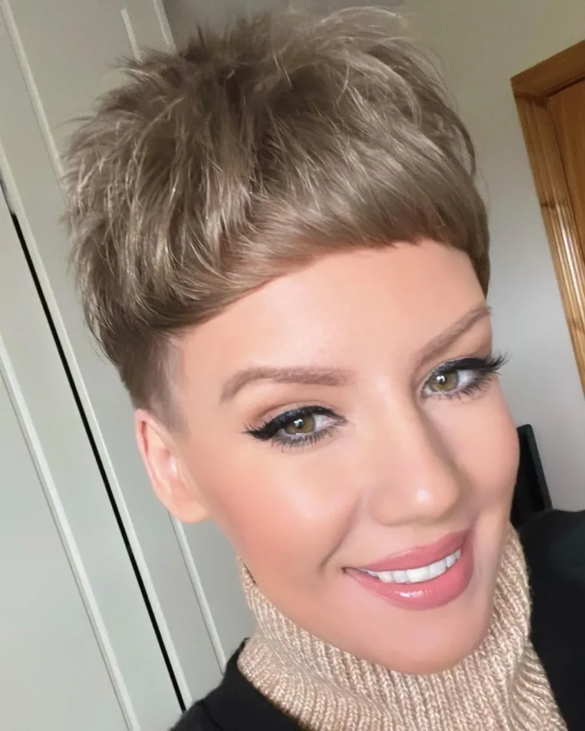 Pixie-Cut für dünnes Haar mit Pony