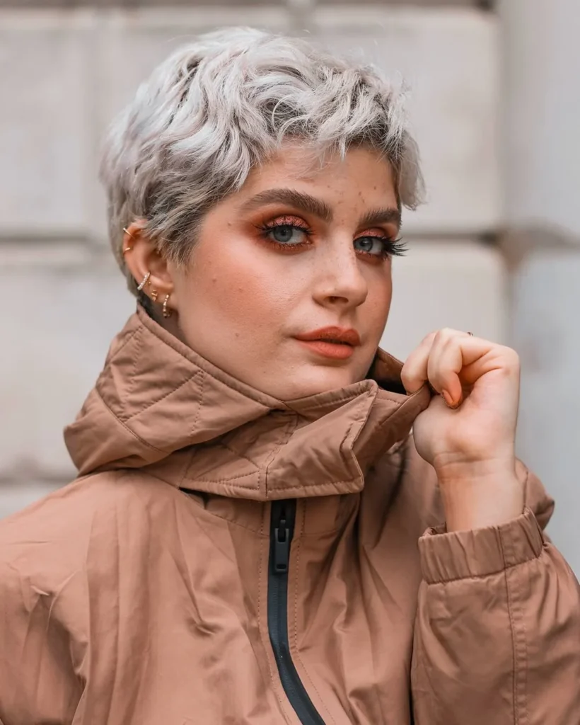 Pixie Cut mit Pony für feines Haar
