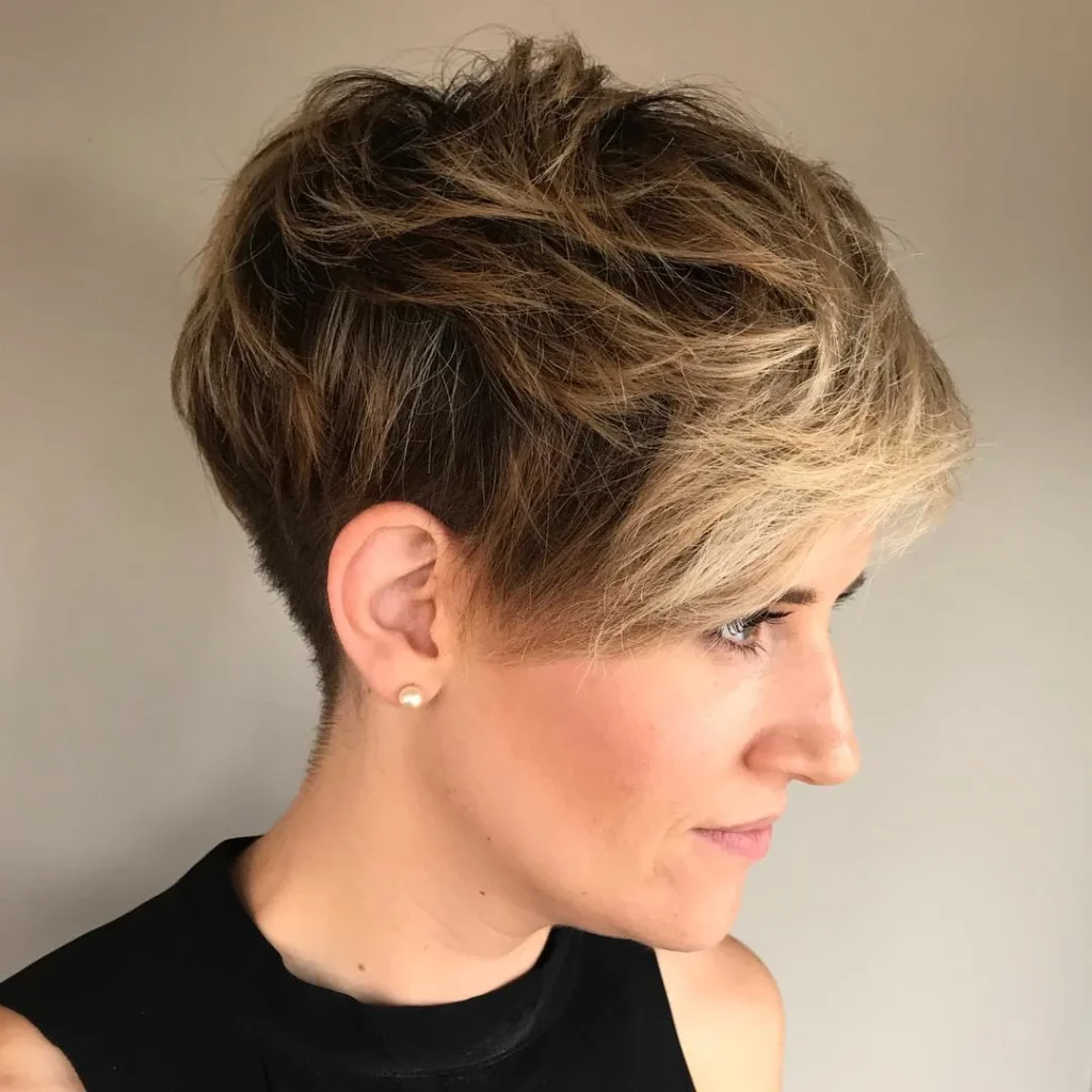 Pixie Cut mit betontem Pony
