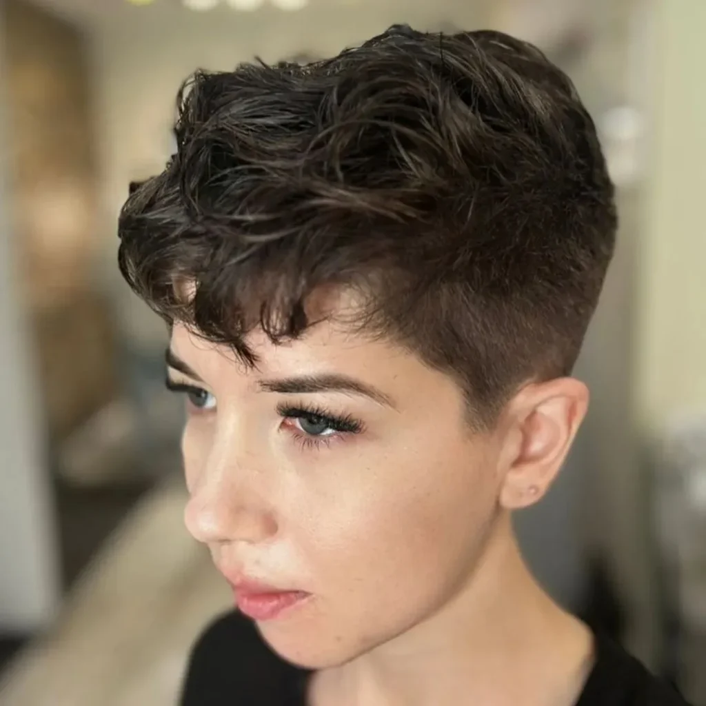 Tomboy Pixie-Cut für dichtes Haar