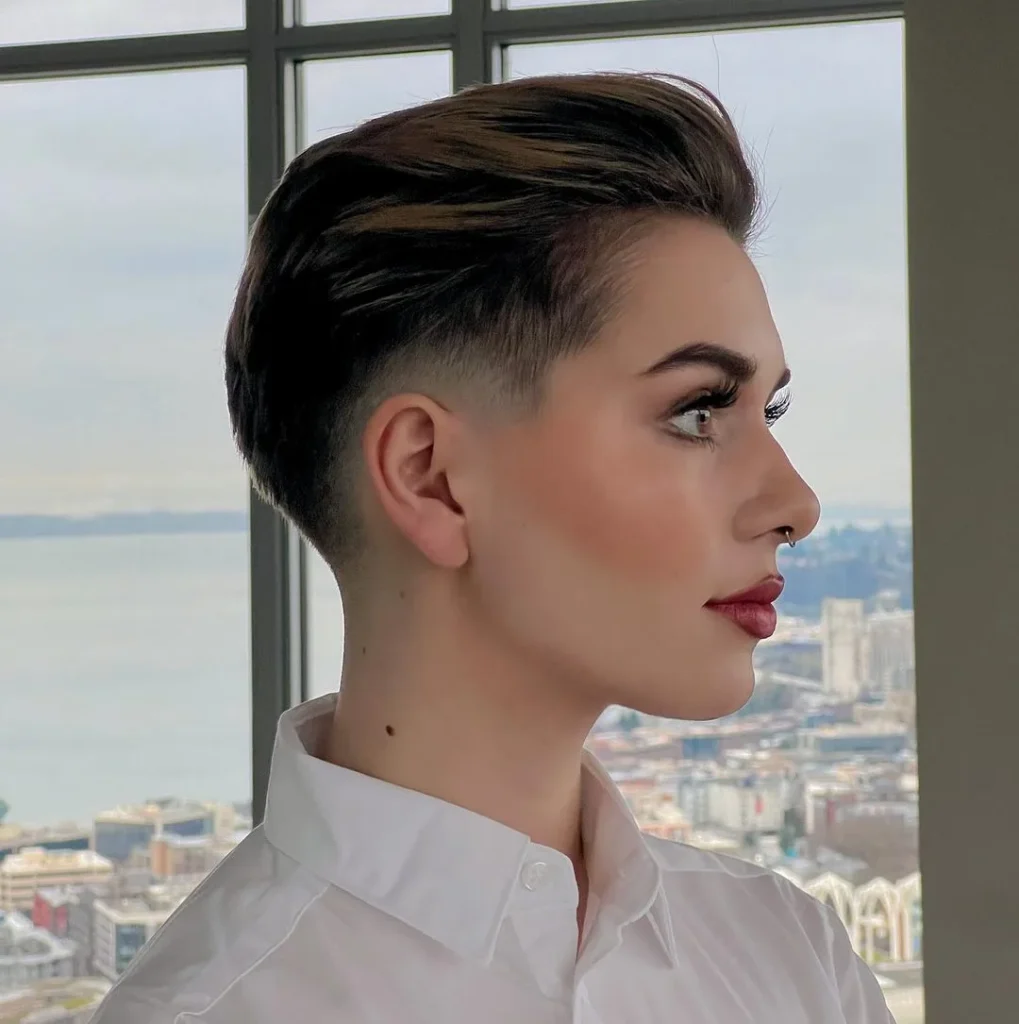 Undercut Pixie-Cut für dichtes Haar