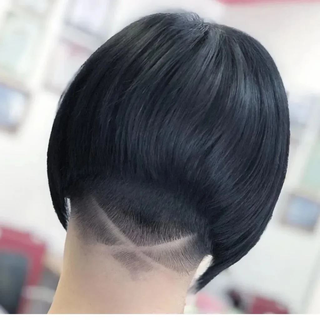 Gestufter Undercut-Bob