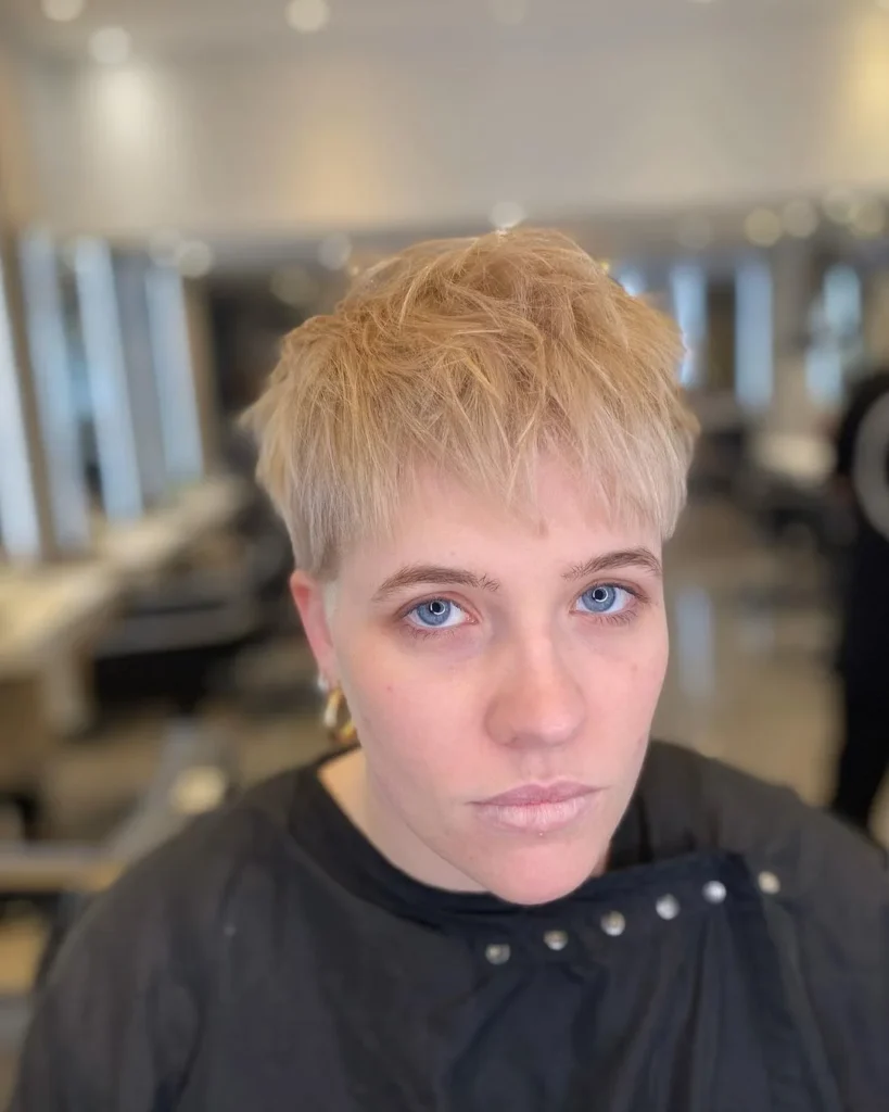 Pixie-Cut für dünnes Haar und langes Gesicht