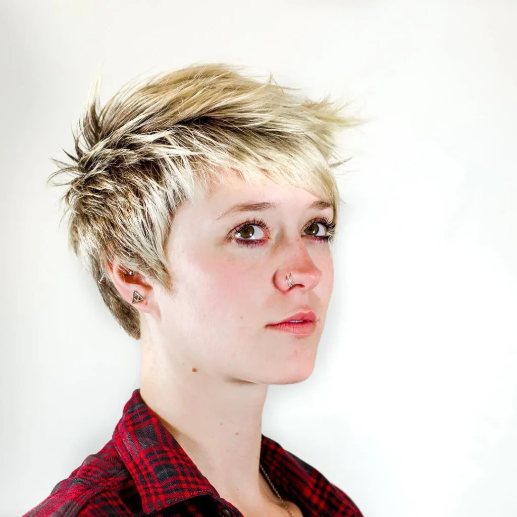  Androgyner Choppy-Pixie für dichtes Haar