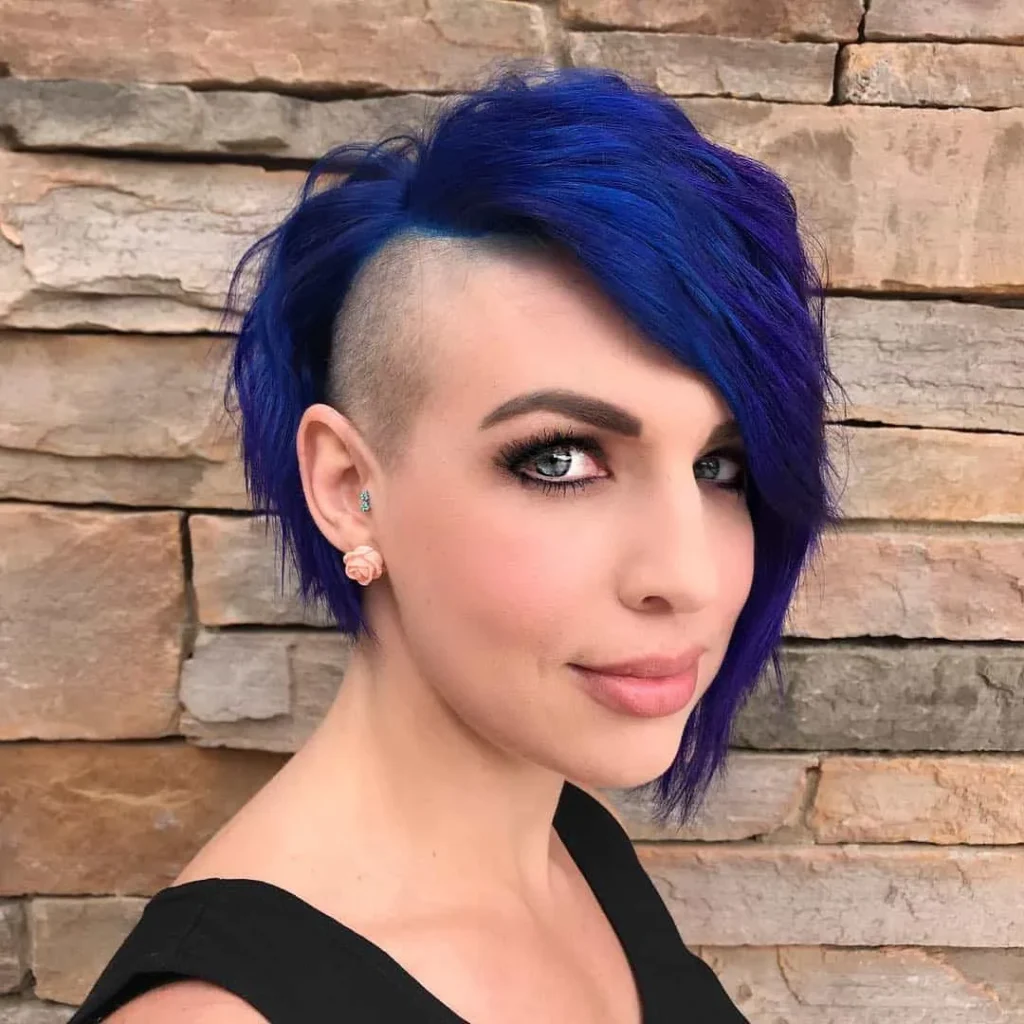 Asymmetrischer Kurzhaarschnitt mit Undercut