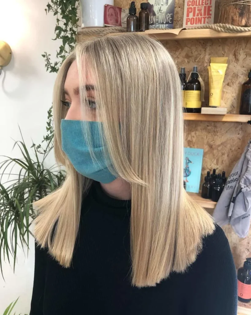 Blonder Balayage-Pony zur Umrahmung des Gesichts