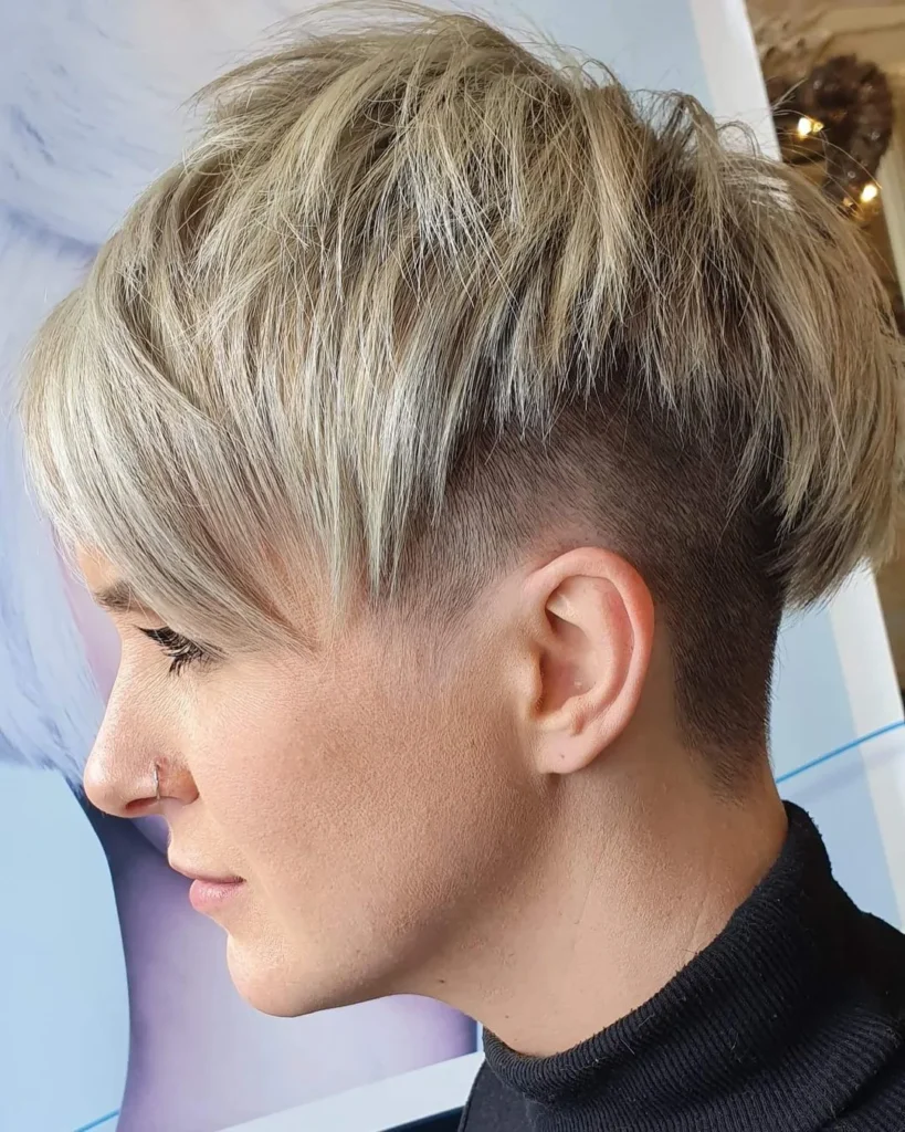 Choppy-Pixie für dichtes Haar mit Undercut