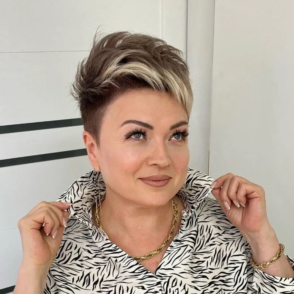 Femininer Choppy-Pixie mit Undercut