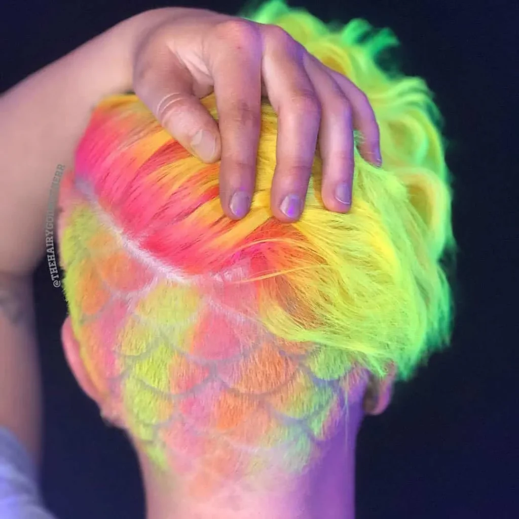 Neon-Pixie mit Undercut