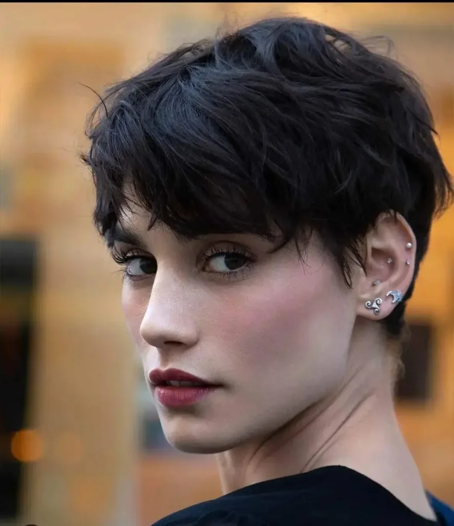 Tomboy-Choppy-Pixie-Cut für dichtes Haar