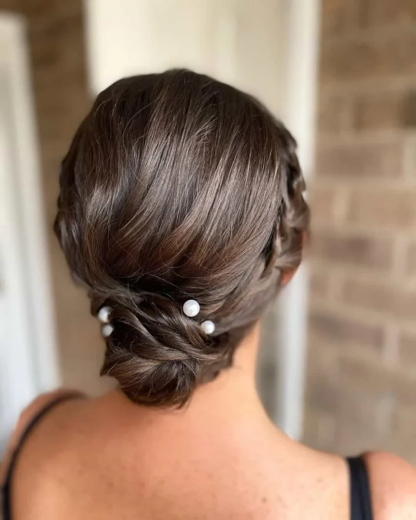 Chignon mit Perlen