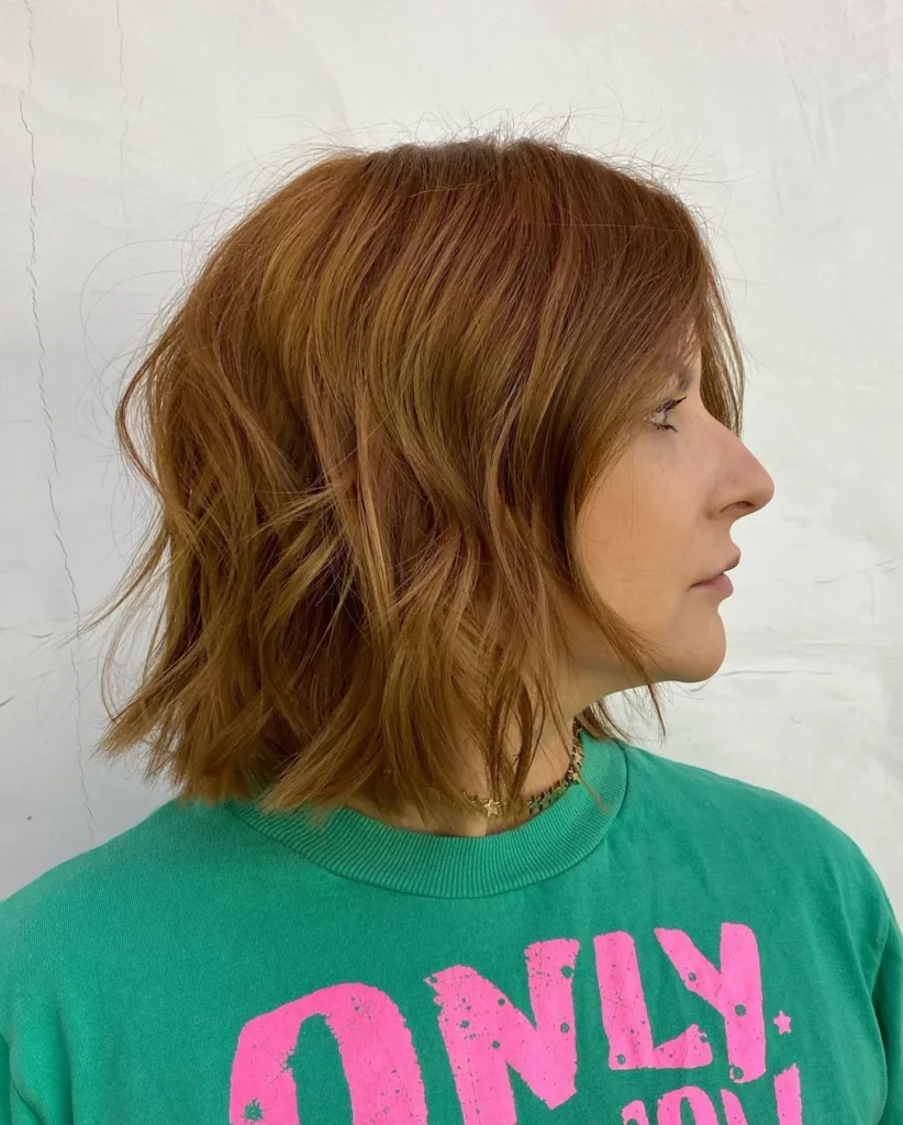 Langer messy Bob mit Pony