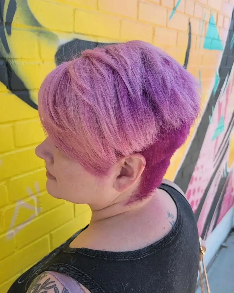 Pastellrosa Pixie mit dunkelrosa Undercut