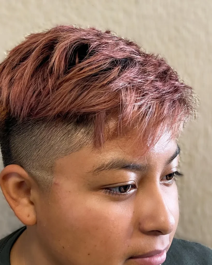 Rosé goldener Pixie mit Undercut