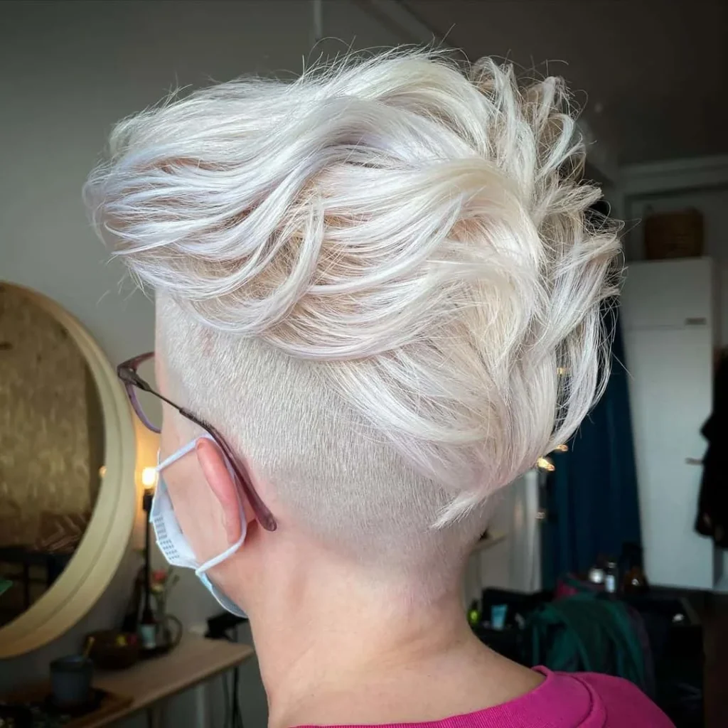 Undercut Pixie Hochsteckfrisur