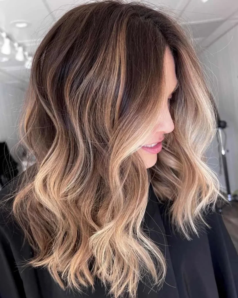  Dunkle Basis mit hellblondem Balayage