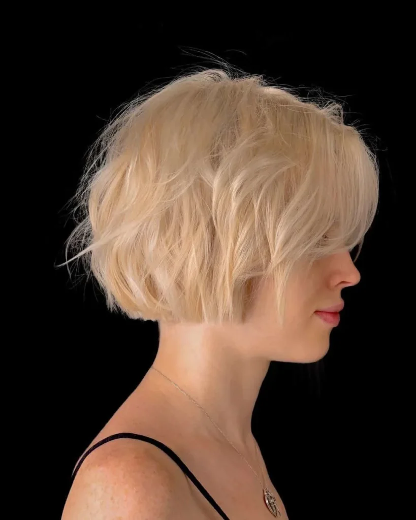 Stufenlook: Kurzer Bob mit Pony