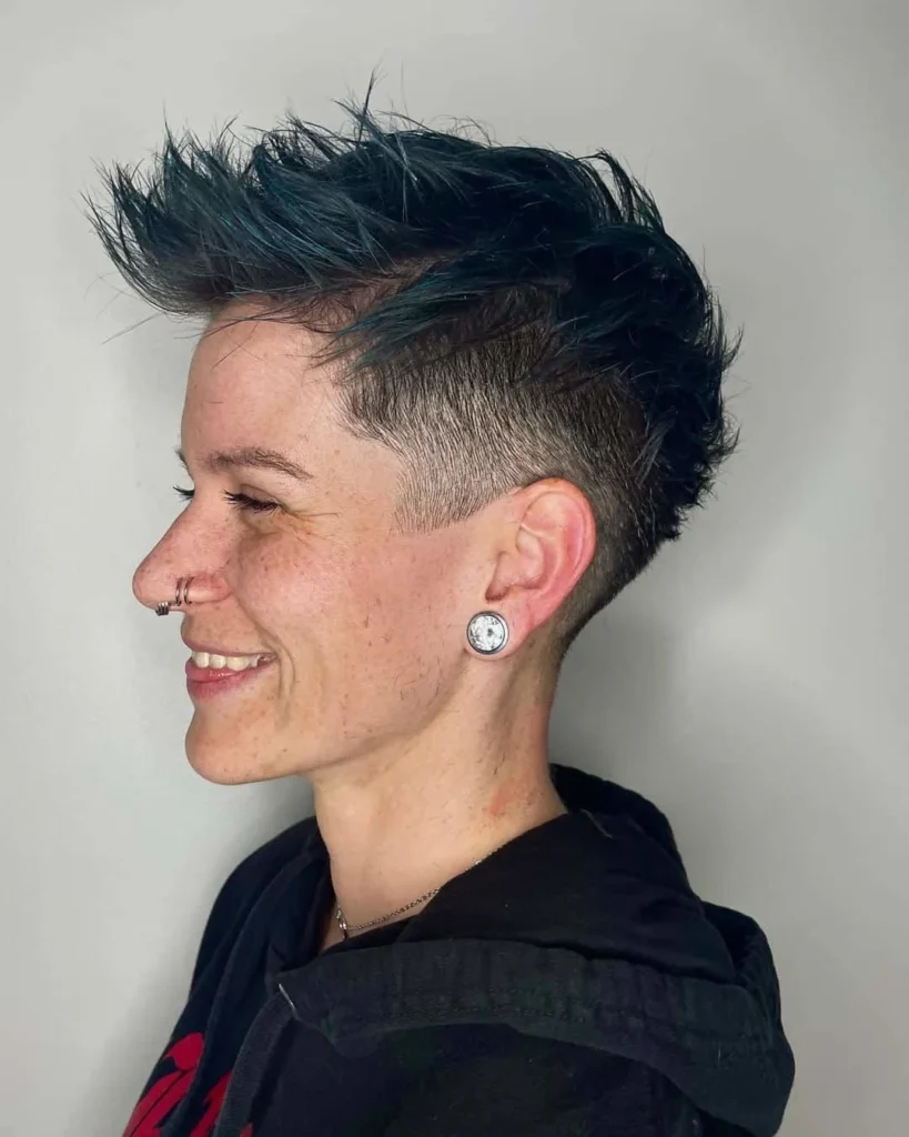 Androgyner Choppy-Pixie-Schnitt