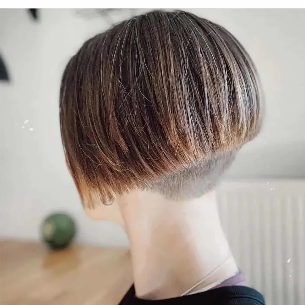 Ausgefallener Mini-Bob für dichtes Haar