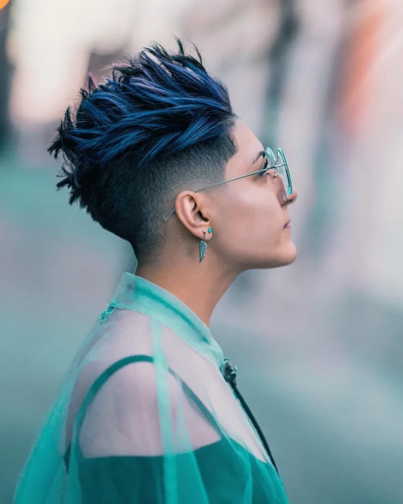 Ausgefallener Pixie mit Undercut 