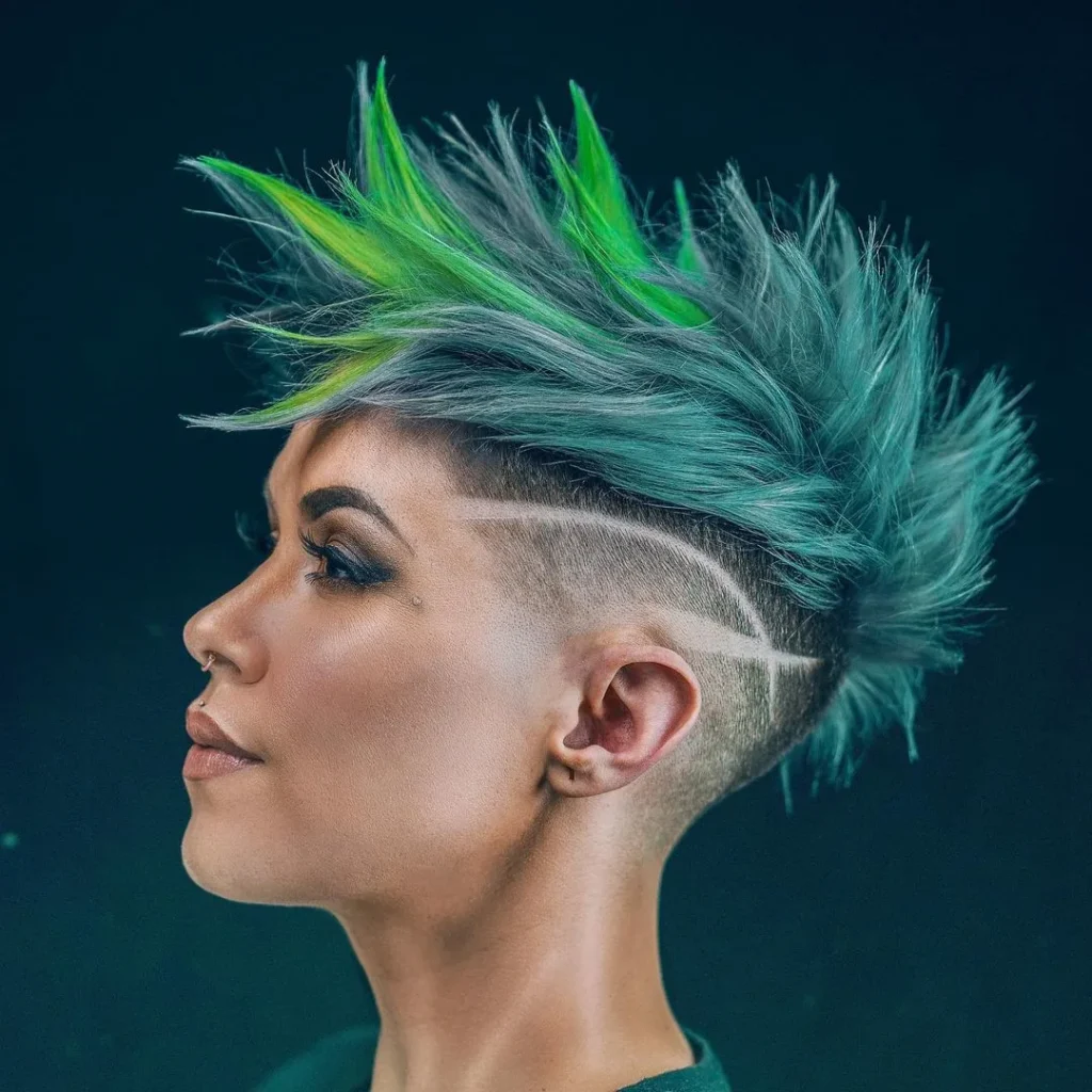 Blauer und grüner Pixie mit Undercut