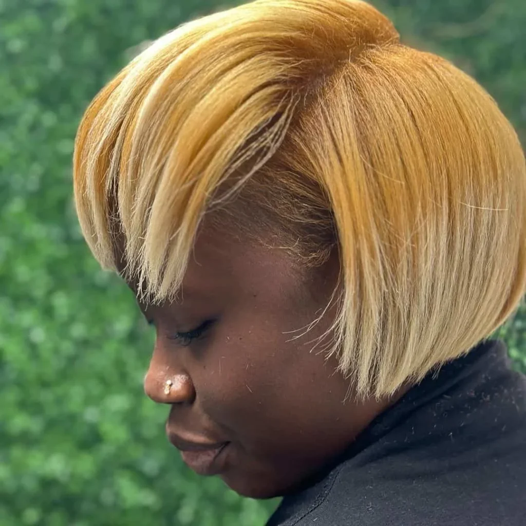 Blonder kurzer Bob für dickes afroamerikanisches Haar