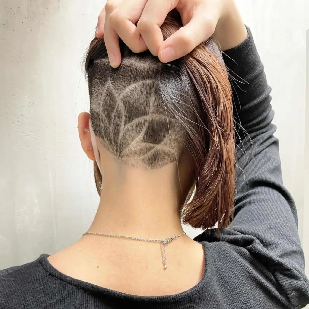 Bob mit verstecktem Undercut-Design