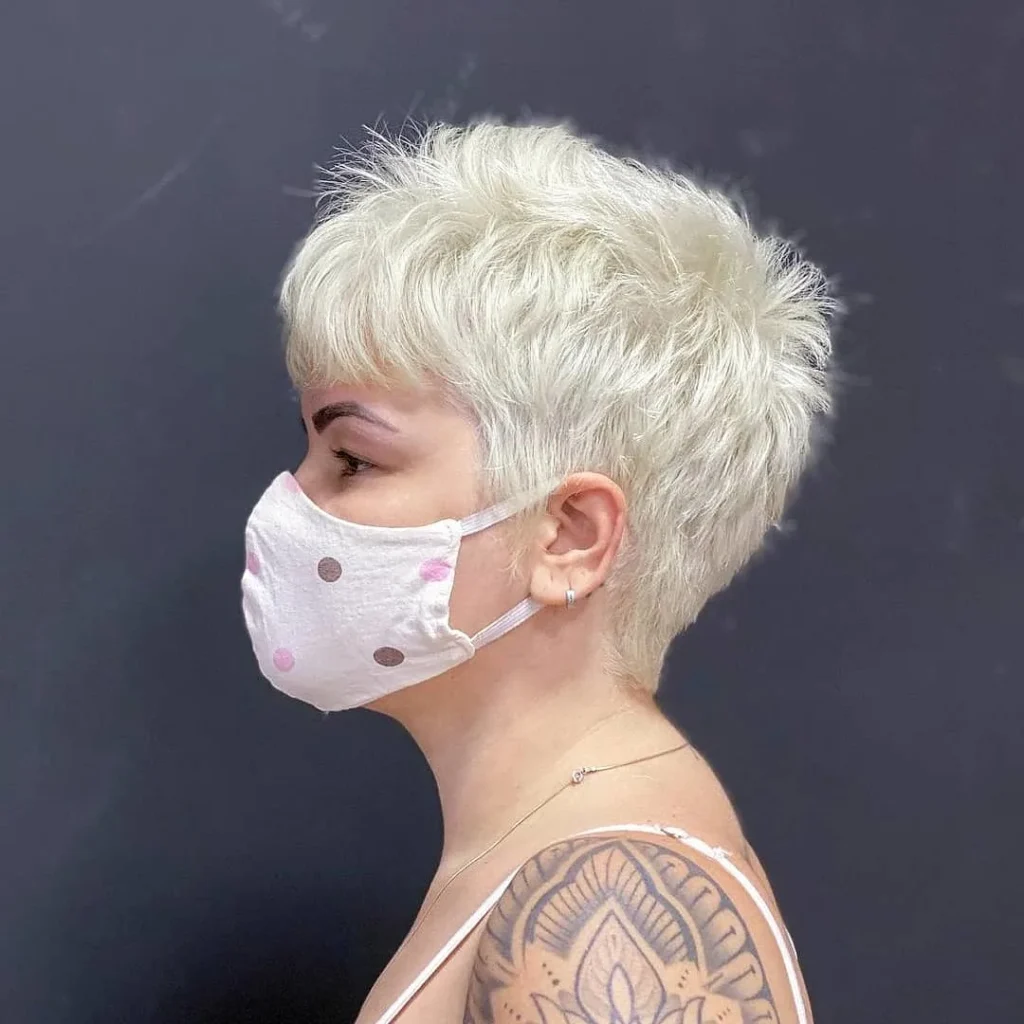 Choppy-Pixie für feines Haar