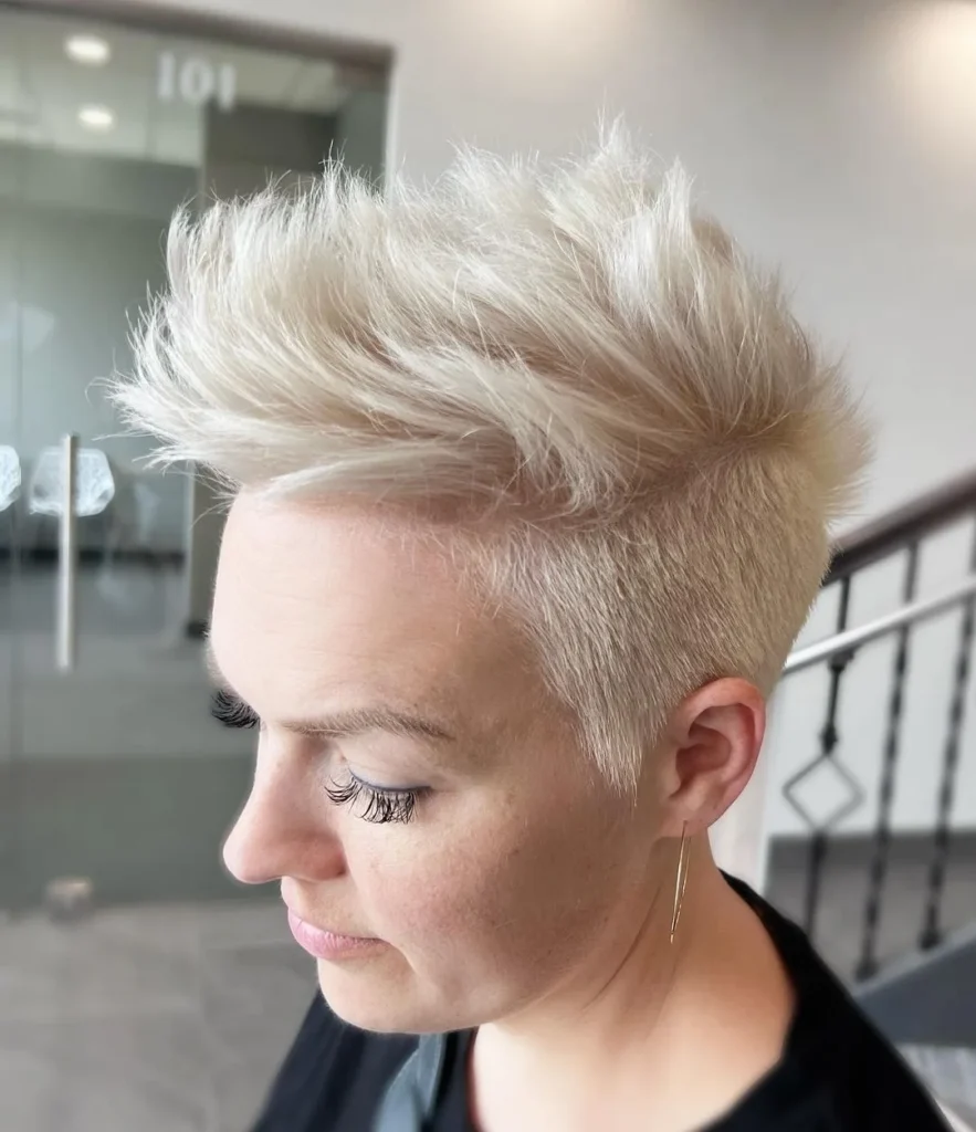 Edgy stacheliger Pixie-Schnitt