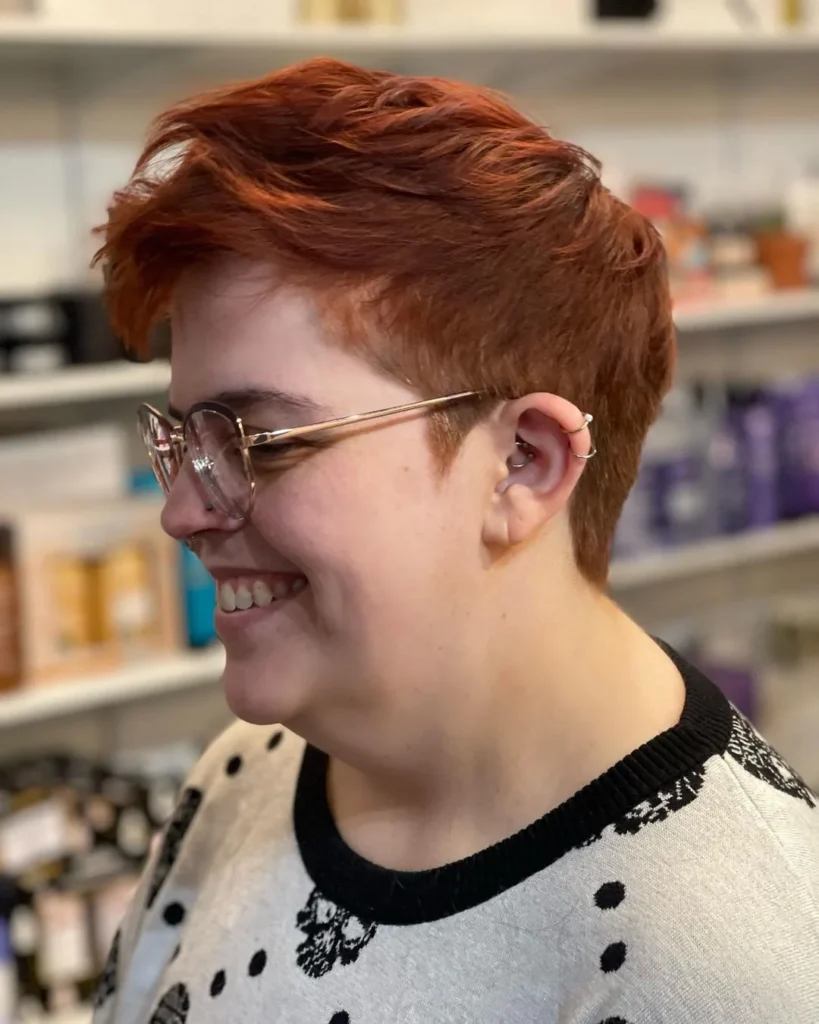 Pflegeleichter Ginger-Pixie-Cut für dünnes Haar