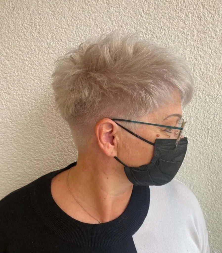 Pflegeleichter Pixie-Cut für dünnes, frizzy Haar