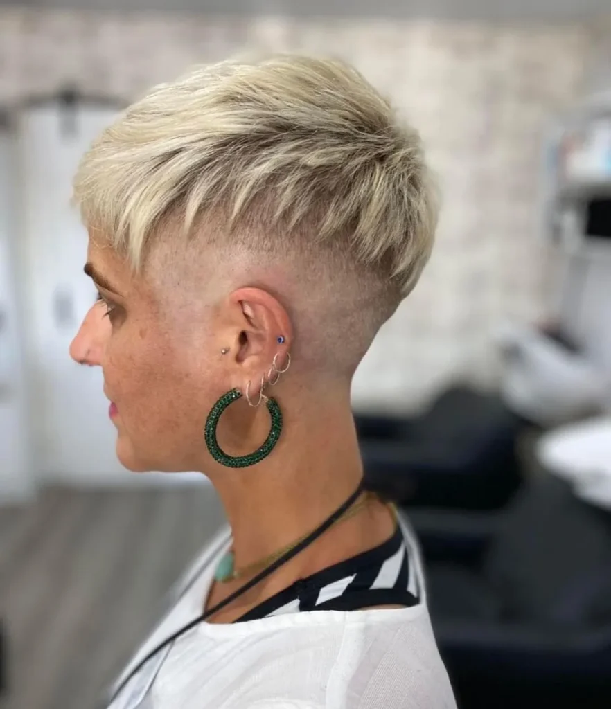 Pflegeleichter Pixie mit Undercut für dünnes Haar