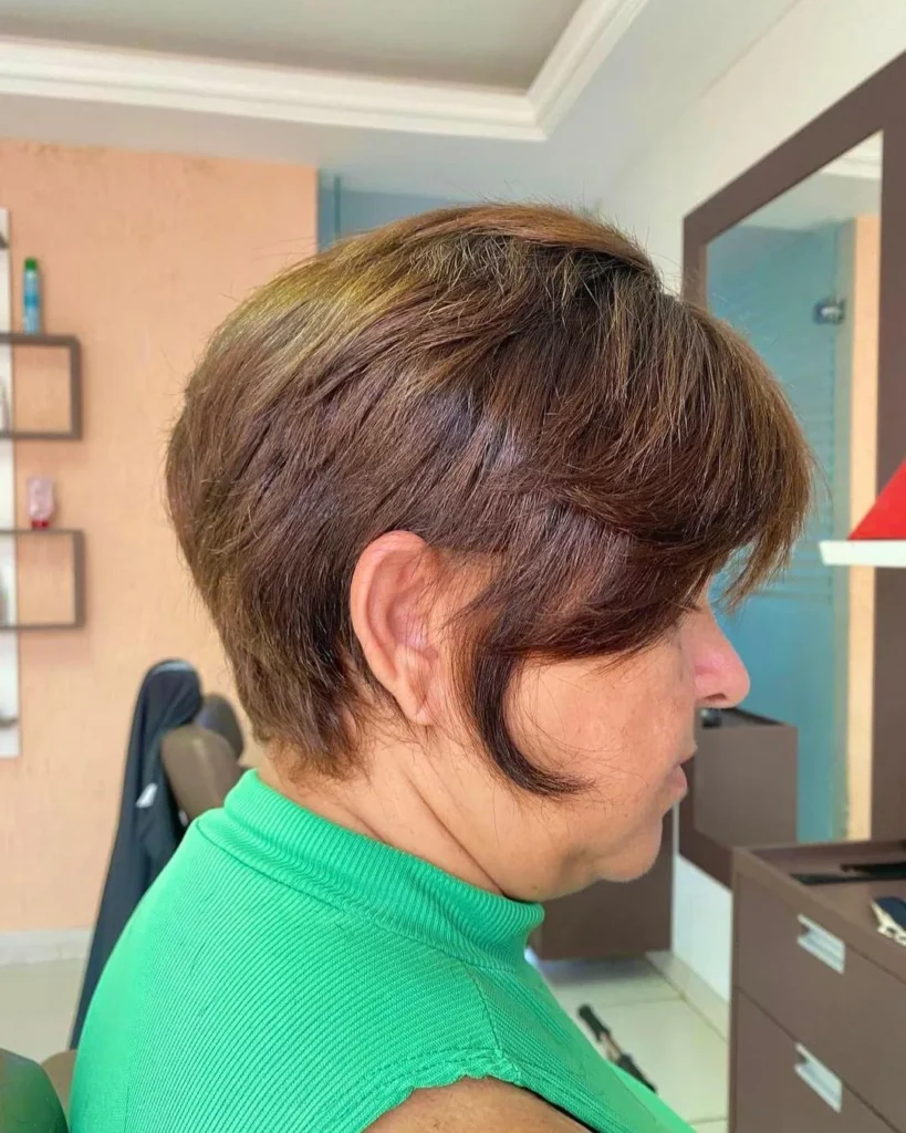 Pixie-Cut für dichtes Haar mit langen Koteletten