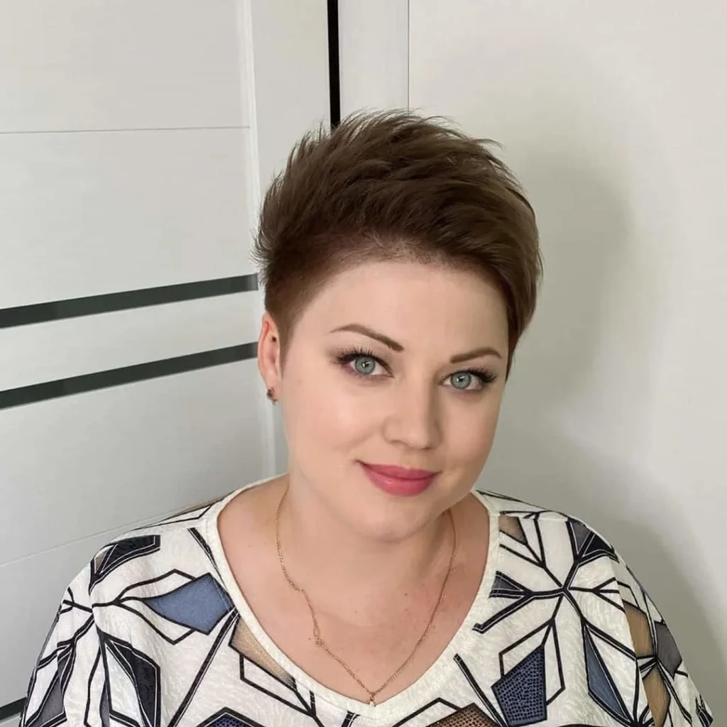 Pixie-Cut für dichtes Haar und rundes Gesicht