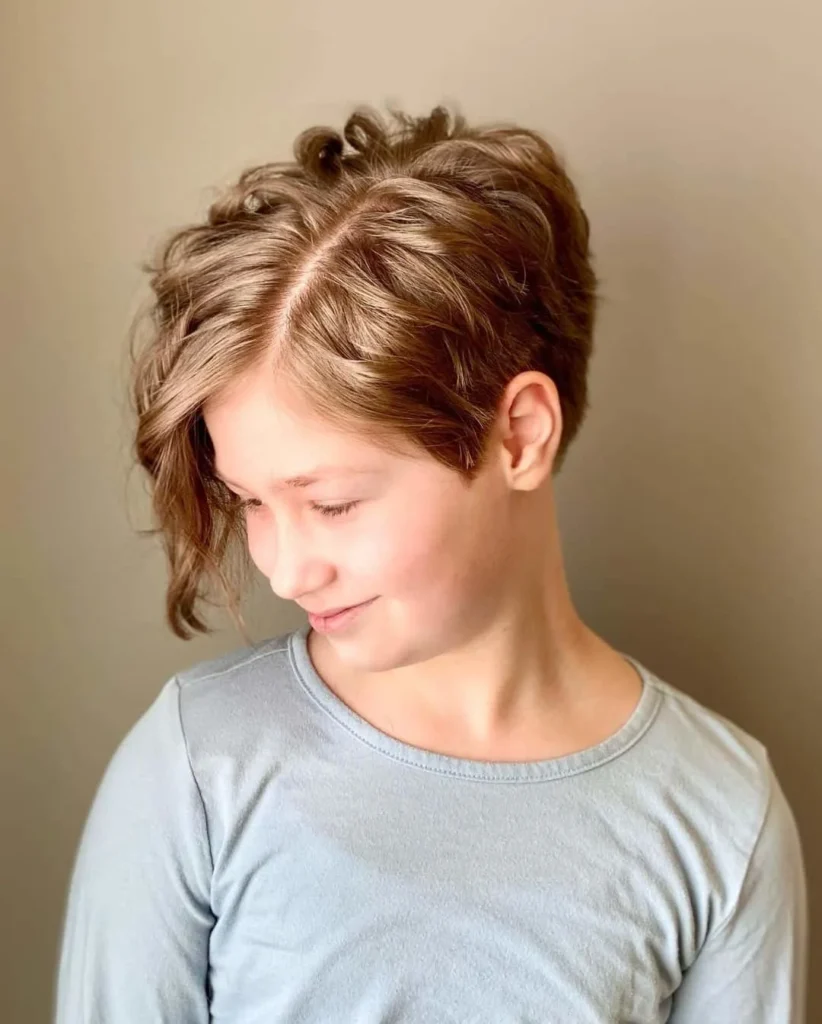 Pixie-Cut für junge Mädchen mit dichtem Haar