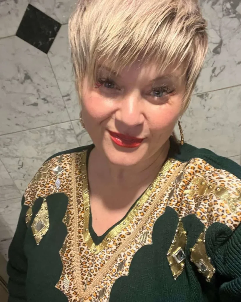 Pixie-Cut mit Stachelpony für dichtes Haar