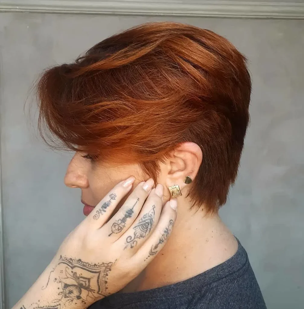 Pixie-Cut mit grob geschnittenen Stufen